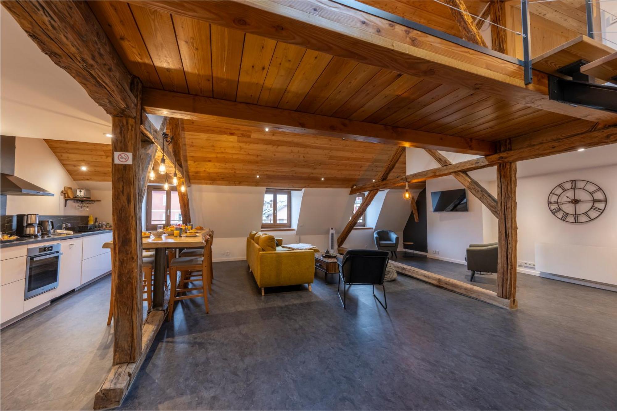 Superbe Loft - Situ Sur La Place Centrale Barcelonnette Buitenkant foto